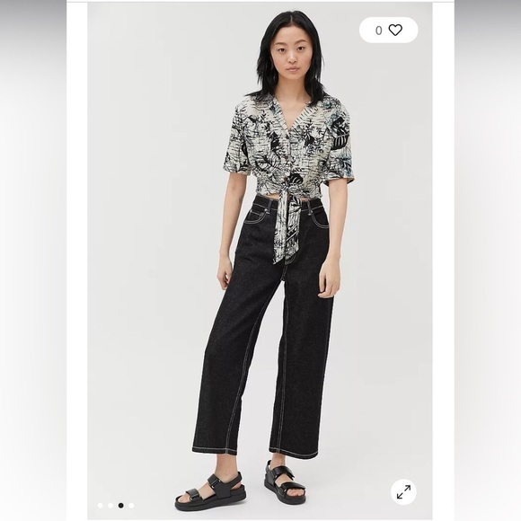 URBAN OUTFITTERS Fawn Printed Tie Front Crop Top in Black Motif - Picture 5 of 16